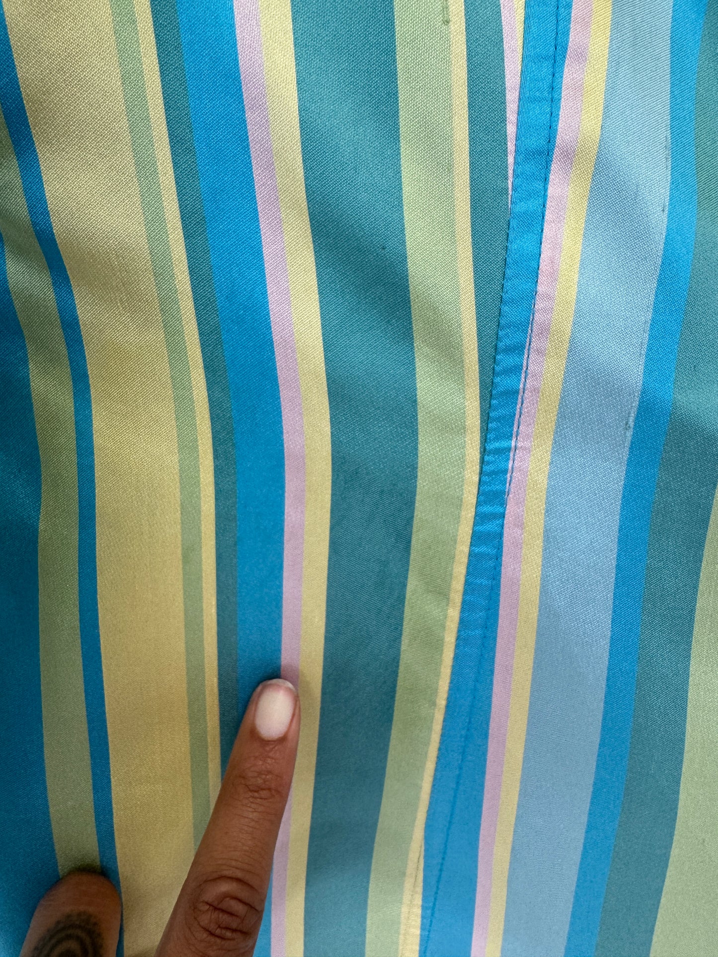 Sz M 100% Silk Pastel Button-Down